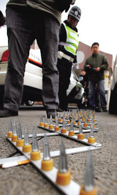 濟(jì)南成立機(jī)動(dòng)隊(duì)查酒駕 首配手機(jī)屏蔽儀破胎器--山東頻道--人民網(wǎng)